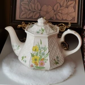 Vintage Sadler MCM Floral Patterned Teapot